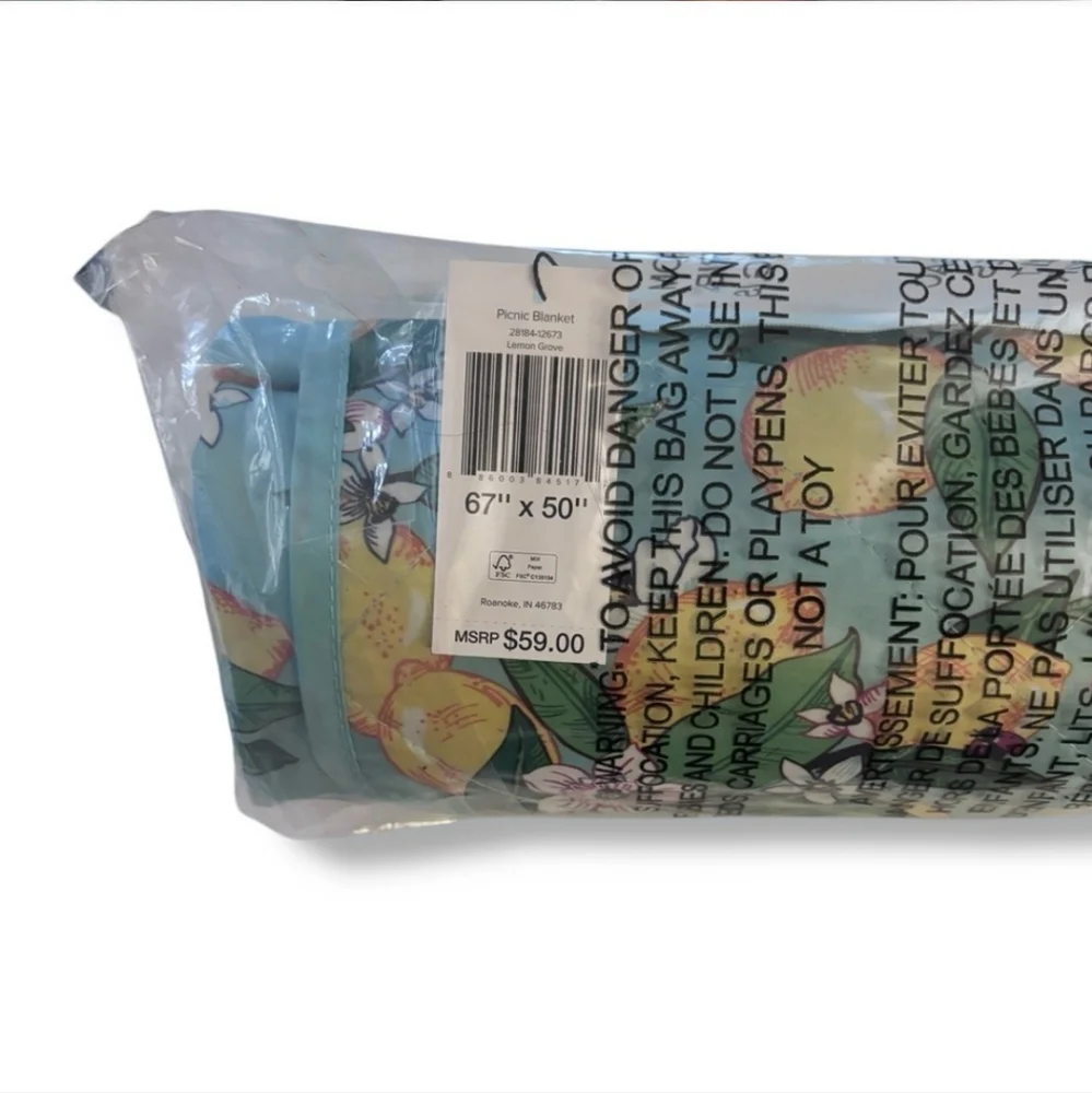 VERA BRADLEY Picnic Blanket 67” x 50” Lemon Grove Print NWT